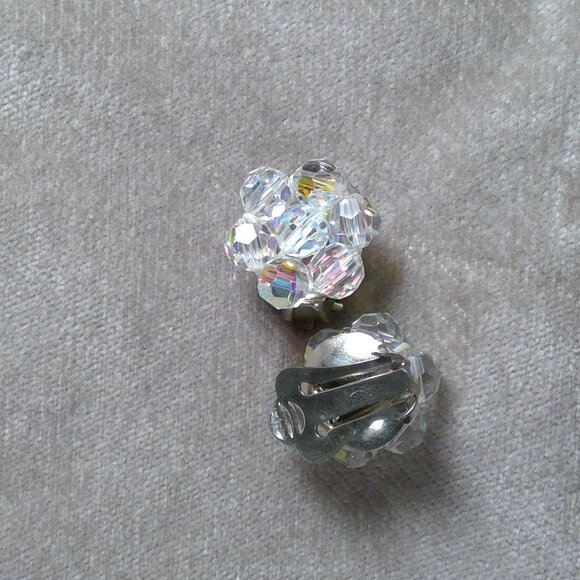1950s 60s Aroura Borealis Beaded Clip on Earrings iridescent - Picture 4 of 4